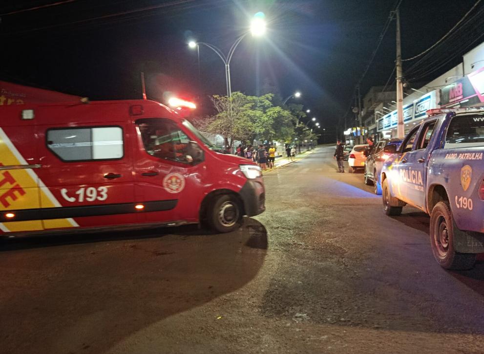 JARU: Colisão entre Honda Bros e carro deixa duas pessoas feridas na Av Dom Pedro